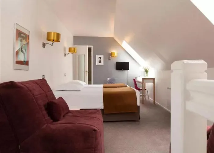 Hotel Le Hameau De Passy 2*