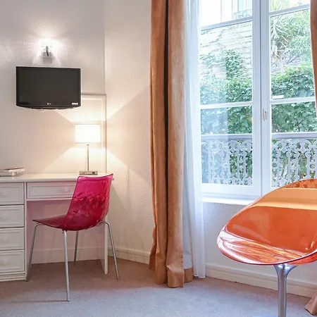 Hotel Le Hameau De Passy 2*
