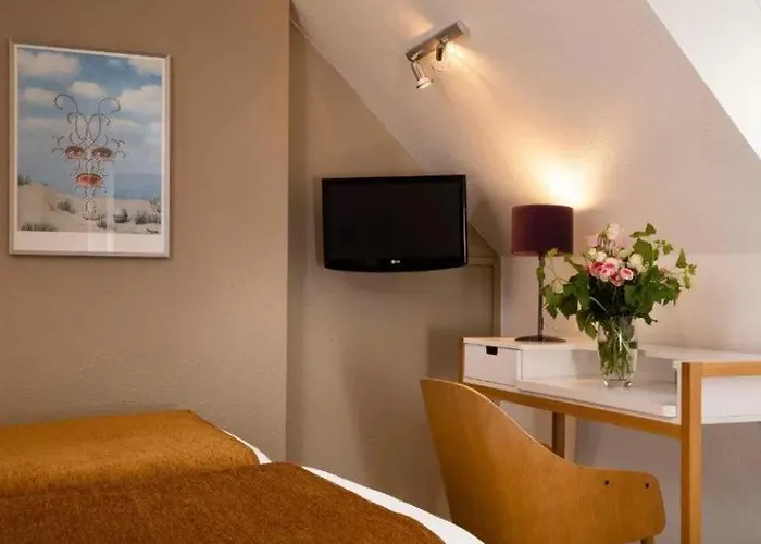 Hotel Le Hameau De Passy Paris