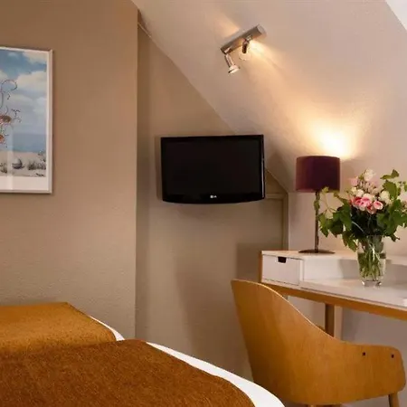 Hotel Le Hameau De Passy Paris