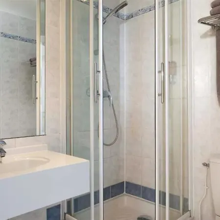 Hotel Le Hameau De Passy Paris