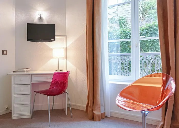 מלון Le Hameau De Passy 2*